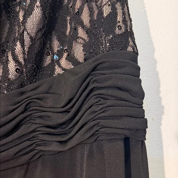 DressBarn Collection Elegant Black Lace Evening Dress - Picture 6 of 14